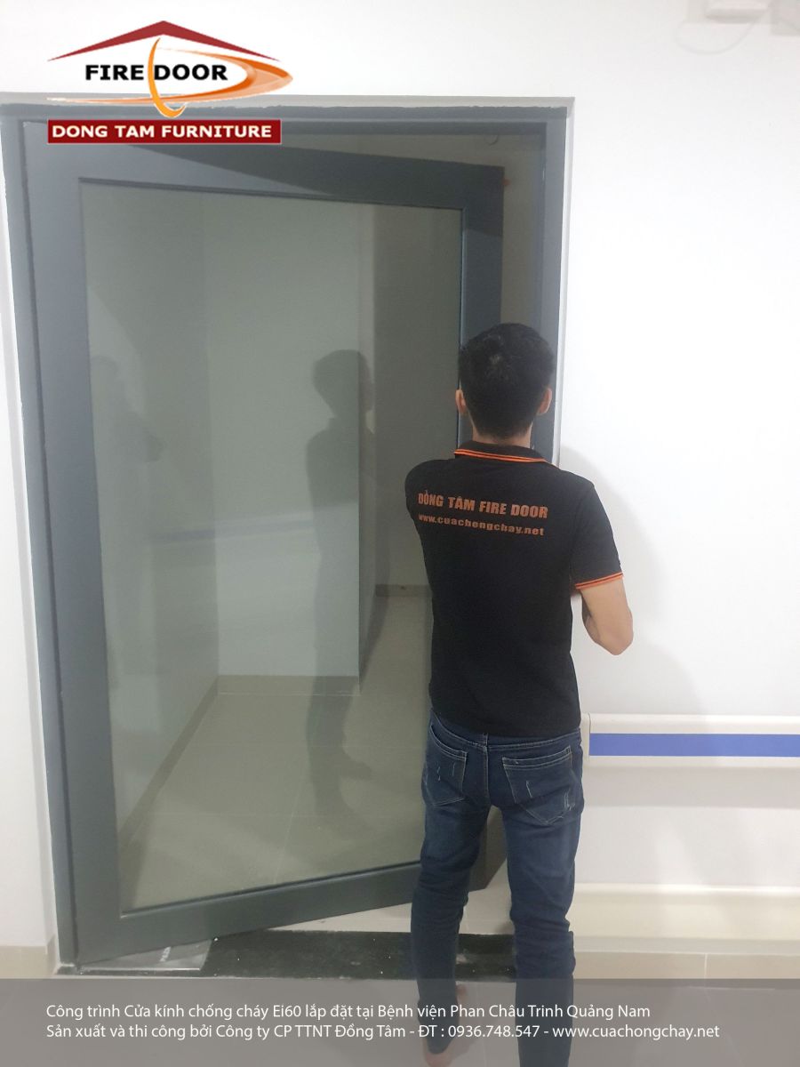 cửa kính chống cháy